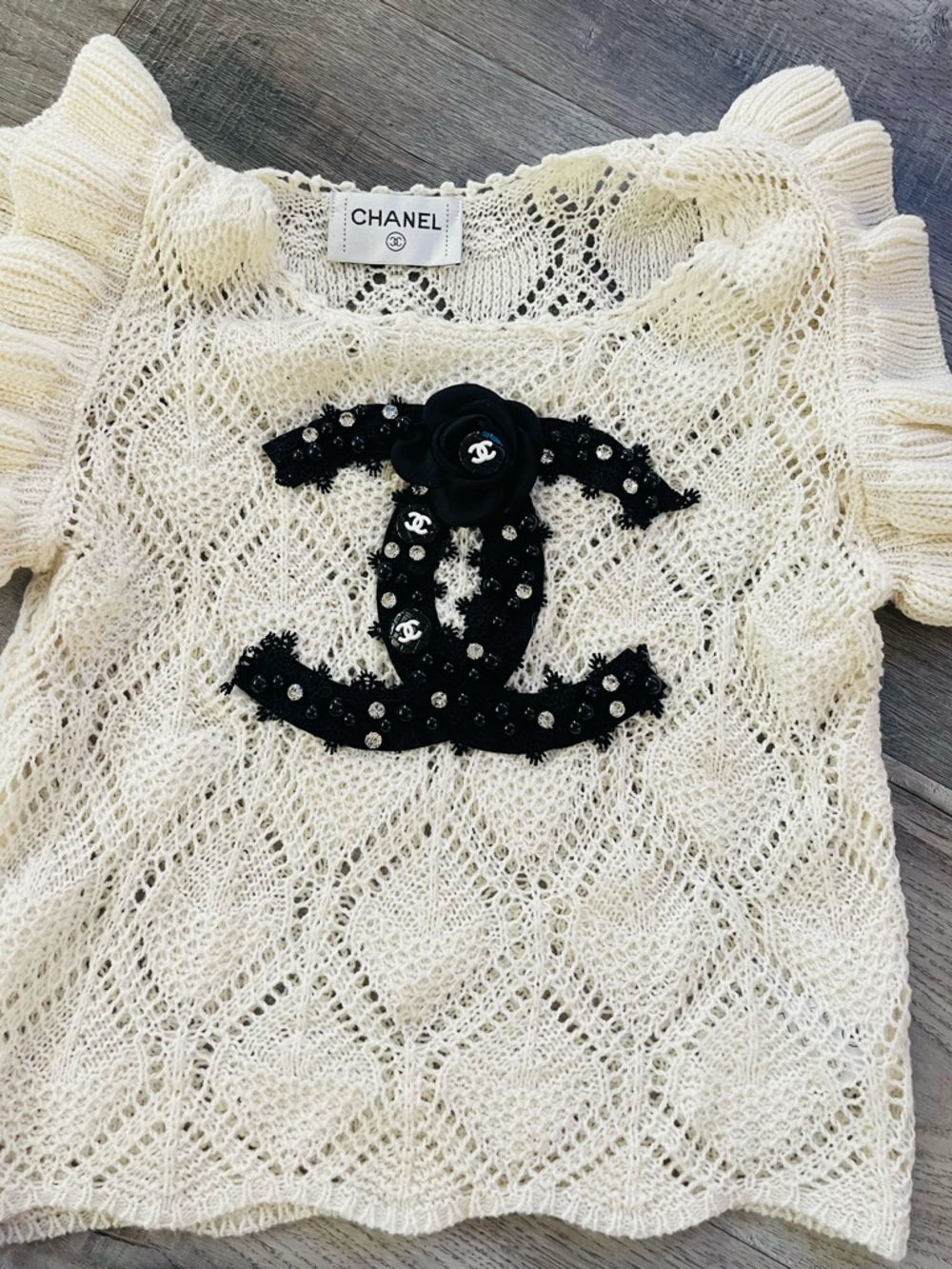 CHANEL Cream Openwork Knit Top with Black CC Appliqué SIZE S - Picture 7 of 7